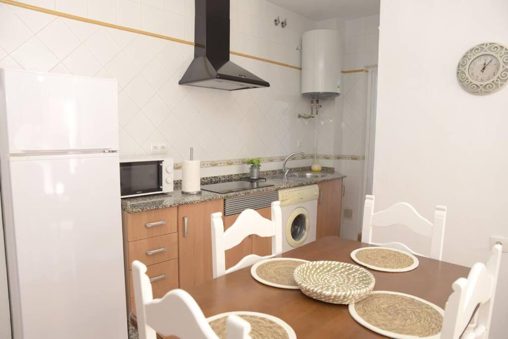 Apartamento Elena - Solo Familias Y Parejas Conil De La Frontera Exterior photo